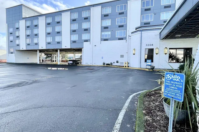 Photo 1 - Shilo Inn Suites - Salem