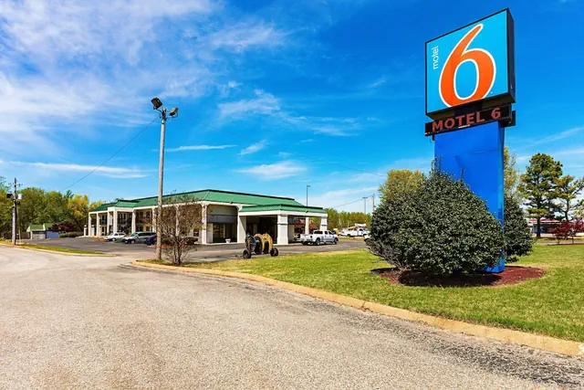 Photo 1 - Motel 6 Covington, TN