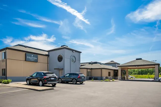 Photo 1 - Country Inn & Suites by Radisson, Muskegon, MI
