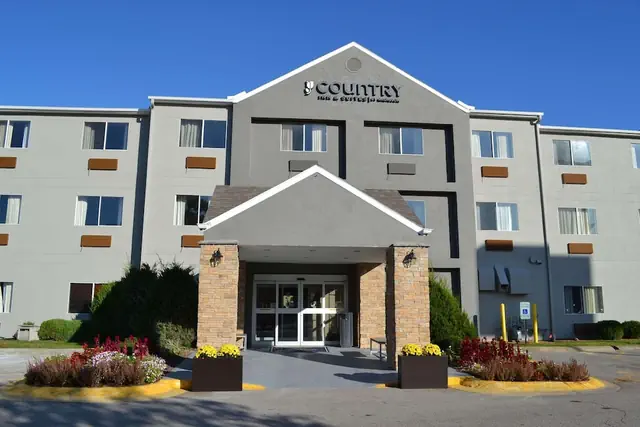Photo 1 - Country Inn & Suites by Radisson, Fairview Heights, IL