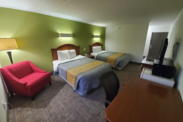 Photo 1 - Royal Inn