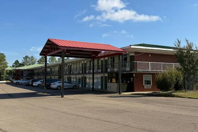 Photo 1 - Star Motel Hattiesburg University Area
