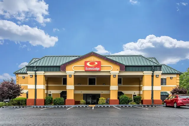 Photo 1 - Econo Lodge Berea