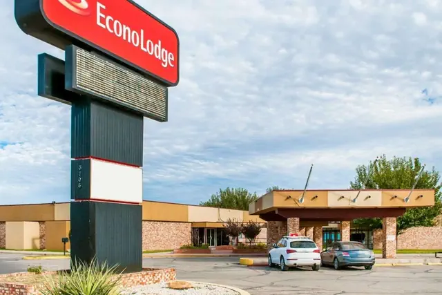 Photo 1 - Econo Lodge Carlsbad Caverns Area