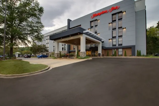Photo 1 - Hampton Inn Birmingham-Colonnade 280