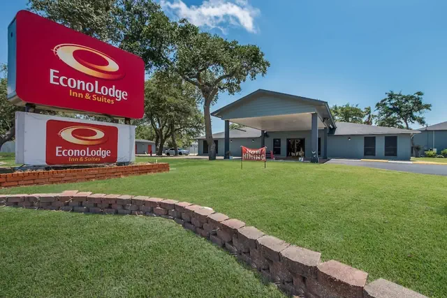 Photo 1 - Econo Lodge Inn & Suites Fulton - Rockport