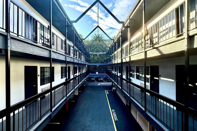 Photo 1 - Best Western Hollywood Plaza Hotel - Walk of Fame Film City LA