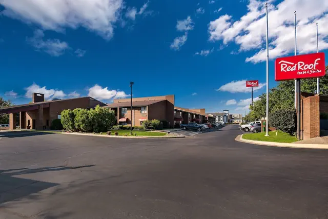 Photo 1 - Red Roof Inn & Suites Lexington - Hamburg