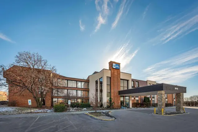 Photo 1 - Best Western Chicago - Downers Grove