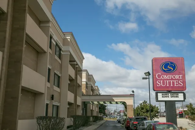 Photo 1 - Comfort Suites Oakbrook Terrace near Oakbrook Center