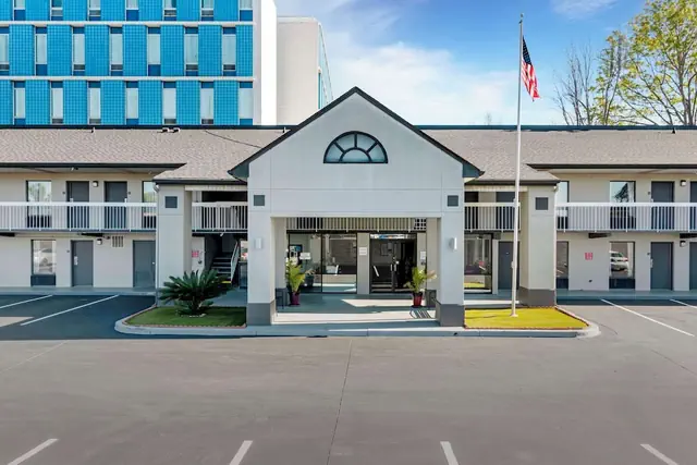Photo 1 - Econo Lodge Augusta, Downtown