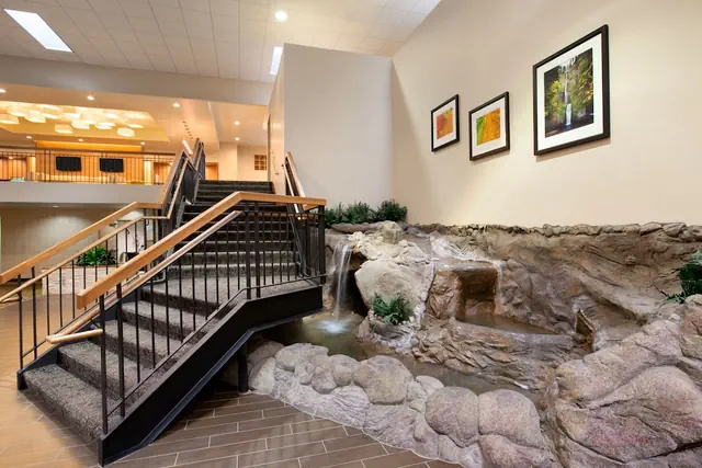 Photo 1 - Holiday Inn Airport - Portland by IHG