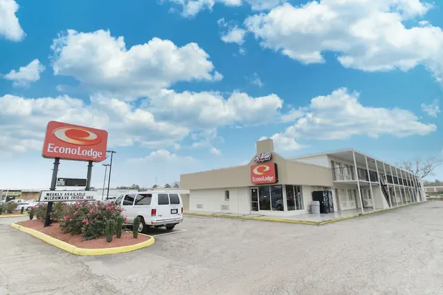 Photo 1 - Econo Lodge Norfolk Airport