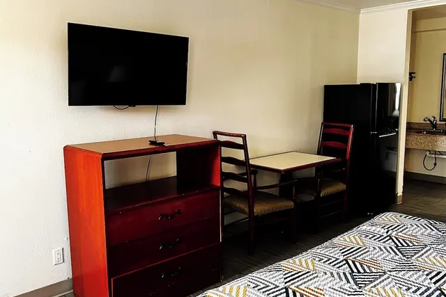 Photo 1 - Studio 6 Fort Worth, TX – Downtown East