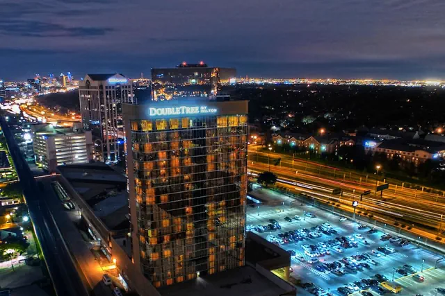 Photo 1 - DoubleTree by Hilton Dallas - Campbell Centre