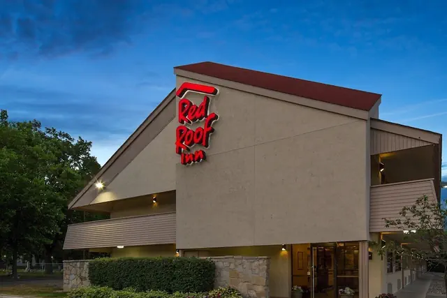 Photo 1 - Red Roof Inn Detroit - Roseville/ St Clair Shores