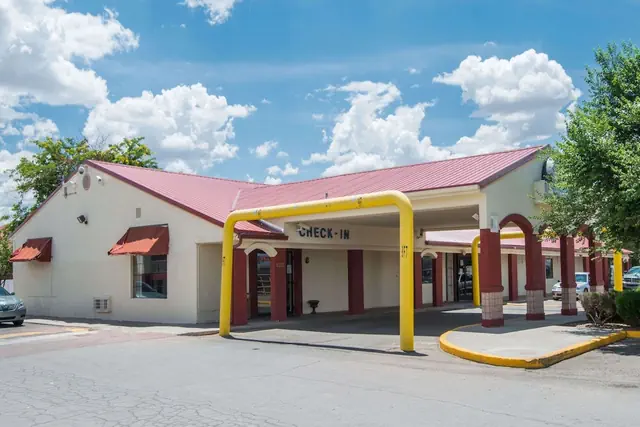 Photo 1 - Days Inn by Wyndham Gallup