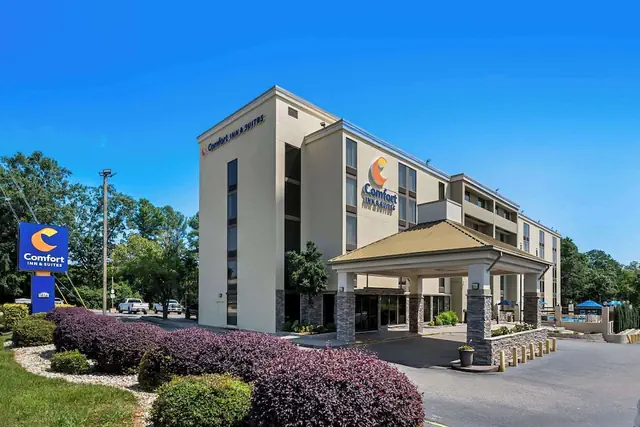 Photo 1 - Comfort Inn & Suites Durham near Duke University