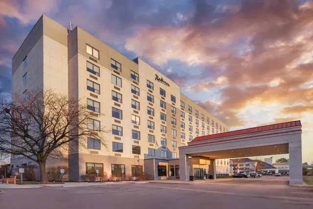 Photo 1 - Radisson Hotel Detroit Metro Airport