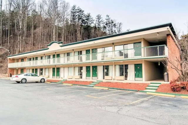 Photo 1 - Econo Lodge Martinsville