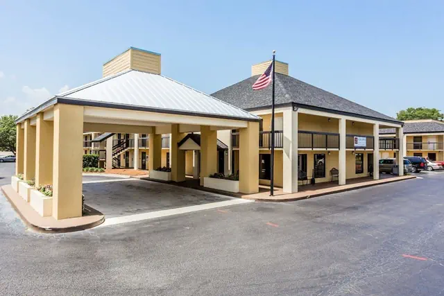 Photo 1 - Quality Inn Mt. Pleasant - Charleston