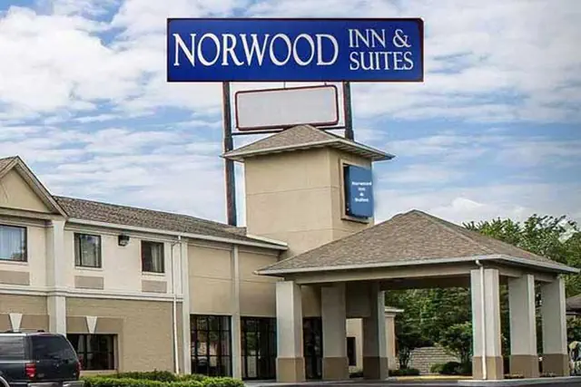 Photo 1 - Howard Johnson by Wyndham Columbus State Fairgrounds I-71