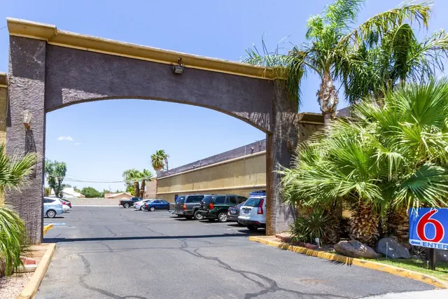 Photo 1 - Motel 6 Glendale, AZ