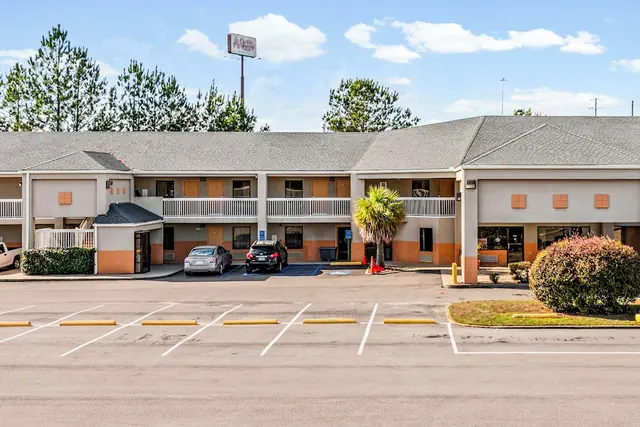 Photo 1 - Magnolia Inn Townhouse Hattiesburg MS I-59