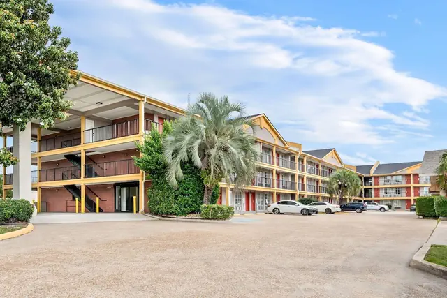 Photo 1 - Super 8 by Wyndham Metairie