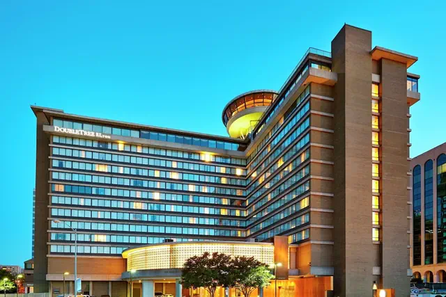 Photo 1 - DoubleTree by Hilton Washington DC - Crystal City