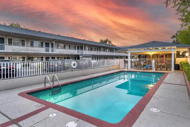 Photo 1 - Best Western Town House Lodge
