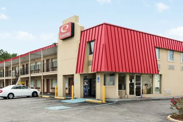 Photo 1 - Econo Lodge Virginia Beach Town Center