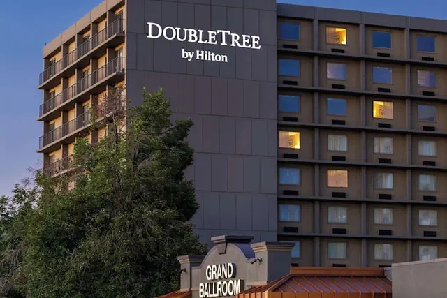 Photo 1 - DoubleTree by Hilton Hotel Denver