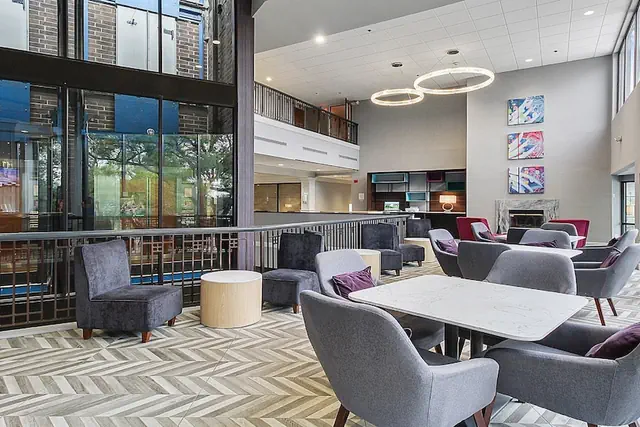 Photo 1 - Holiday Inn Chicago Nw Crystal Lk Conv Ctr by IHG