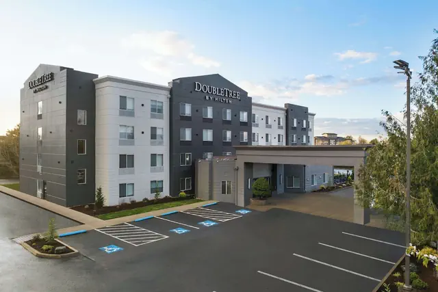 Photo 1 - DoubleTree by Hilton Hotel Salem, Oregon