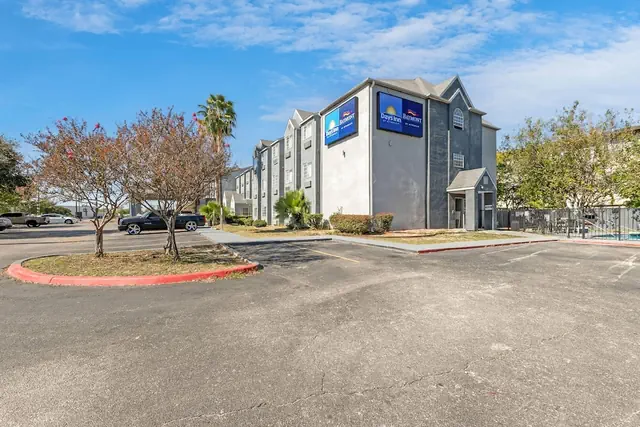 Photo 1 - Days Inn by Wyndham San Antonio Downtown