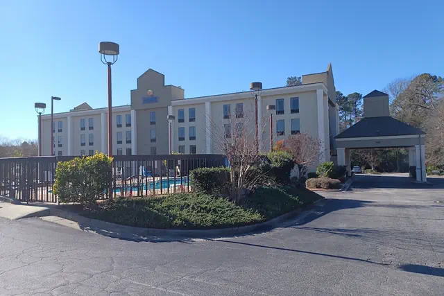 Photo 1 - Comfort Inn & Suites Thomson
