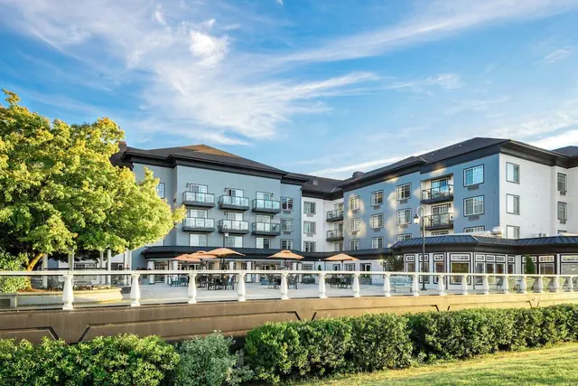 Photo 1 - Courtyard by Marriott Portland North
