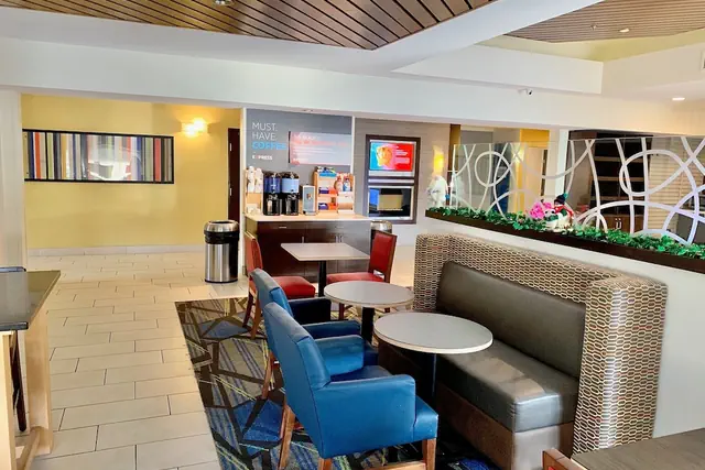 Photo 1 - Holiday Inn Express & Suites Chicago-Libertyville by IHG