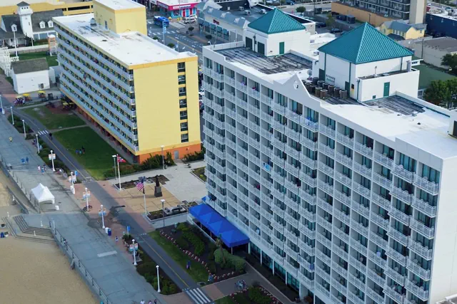 Photo 1 - Courtyard by Marriott Virginia Beach Oceanfront/South