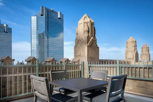 Photo 1 - Courtyard by Marriott Fort Worth Downtown/Blackstone