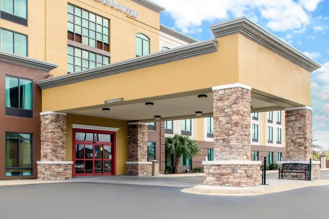 Photo 1 - Comfort Inn & Suites Biloxi - D'Iberville