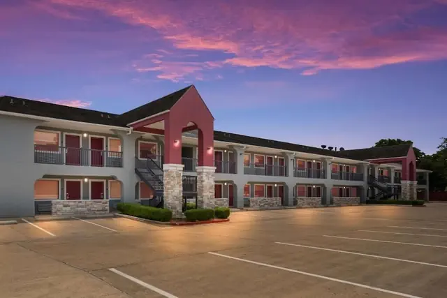 Photo 1 - Clarion Pointe