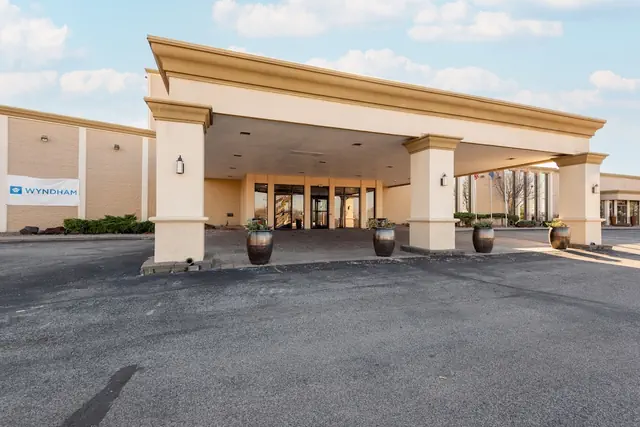 Photo 1 - Wyndham Omaha / West Dodge