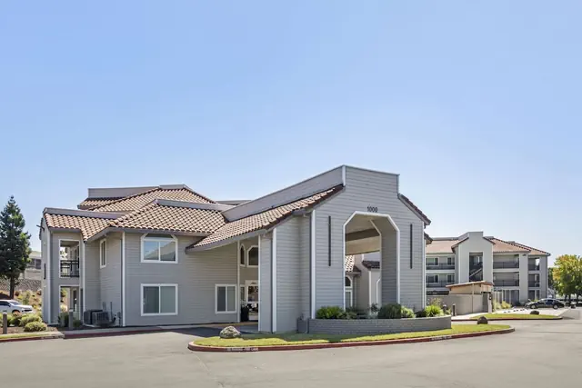 Photo 1 - Country Inn & Suites by Radisson, Vallejo Napa Valley, CA