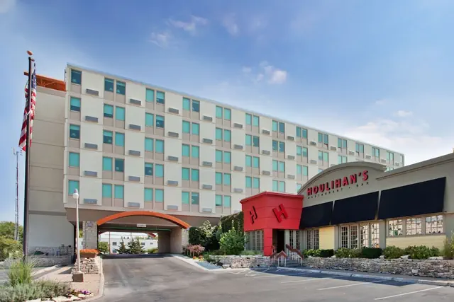 Photo 1 - Holiday Inn Manhattan at the Campus by IHG