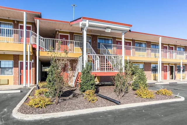 Photo 1 - Rodeway Inn & Suites Smyrna - Nashville Area