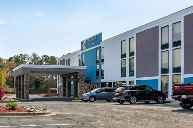 Photo 1 - Comfort Inn Laurinburg