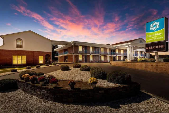 Photo 1 - SureStay Hotel by Best Western Bardstown General Nelson