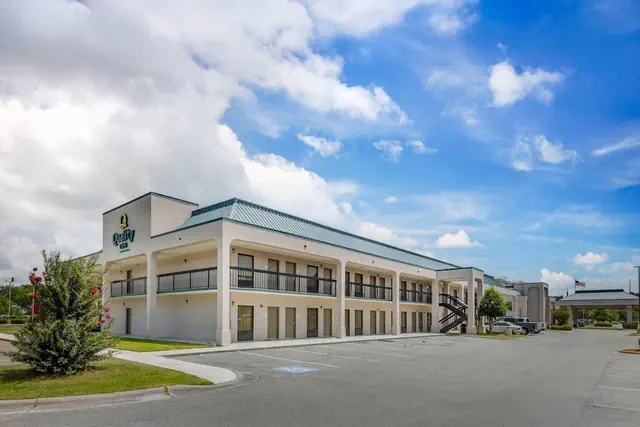 Photo 1 - Quality Inn Lumberton North